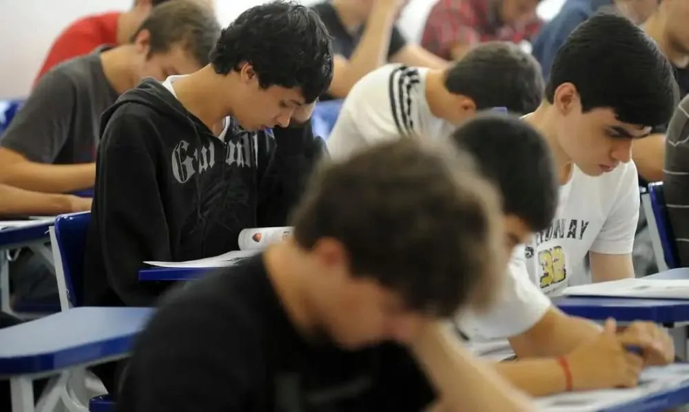 Estudantes devem completar informações até esta terça
