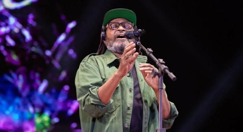 Cantor Edson Gomes é internado em UTI na Bahia após show em Salvador; saiba estado de saúde